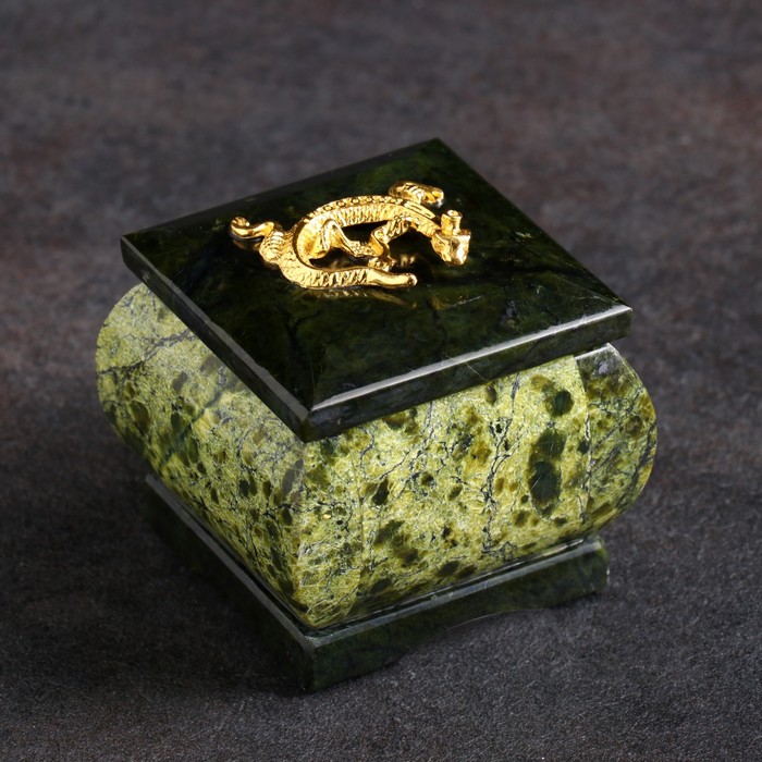 Шкатулка Коронованная ящерица, 5х5х5 см, натуральный камень, змеевик