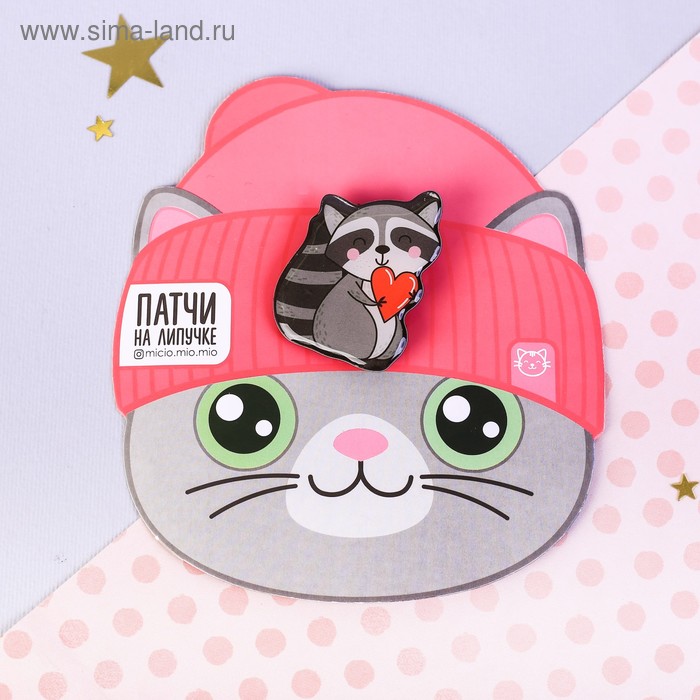 Значки Значок на липучке «Енот»