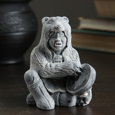 скульптура шамана с бубном