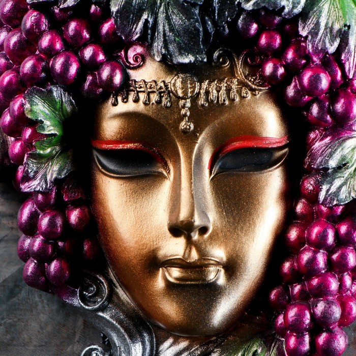 Венецианская маска "Виноград" золото  30см