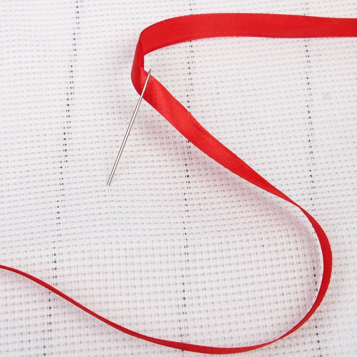 Вышивка лентами "Алые цветы"