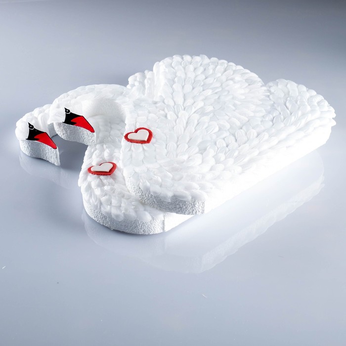 Лебеди на радиатор с сердцами «Свадьба», 34 × 37 см