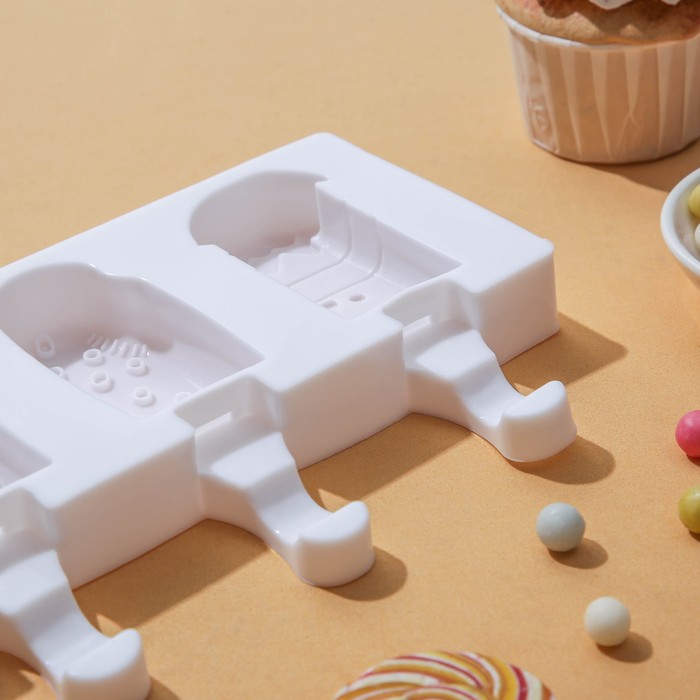 фото Форма силиконовая для мороженого «эскимо со сладостями», 19,5×17,7 см, 3 ячейки (7×4,2 см), цвет микс