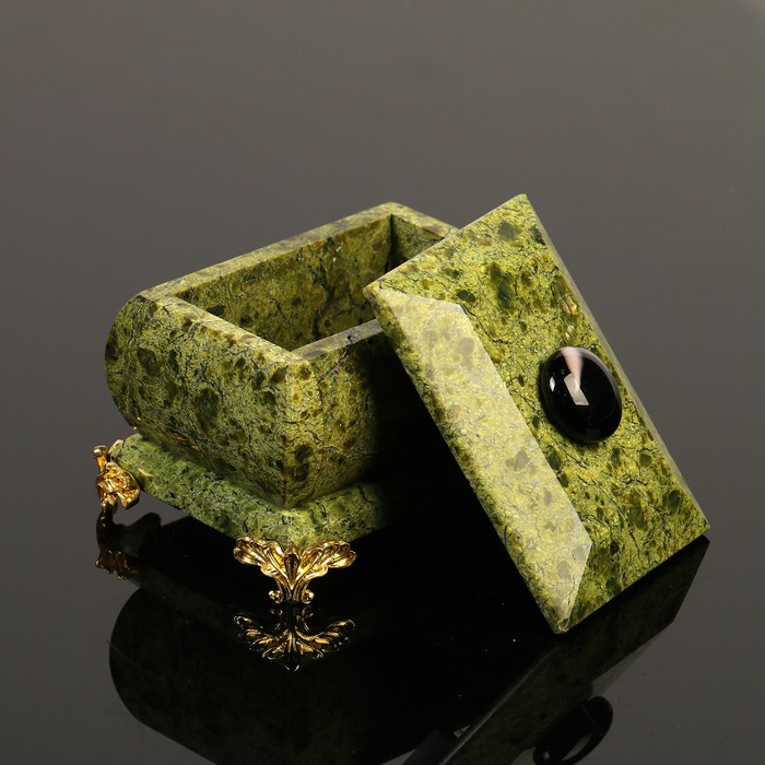 Шкатулка на ножках