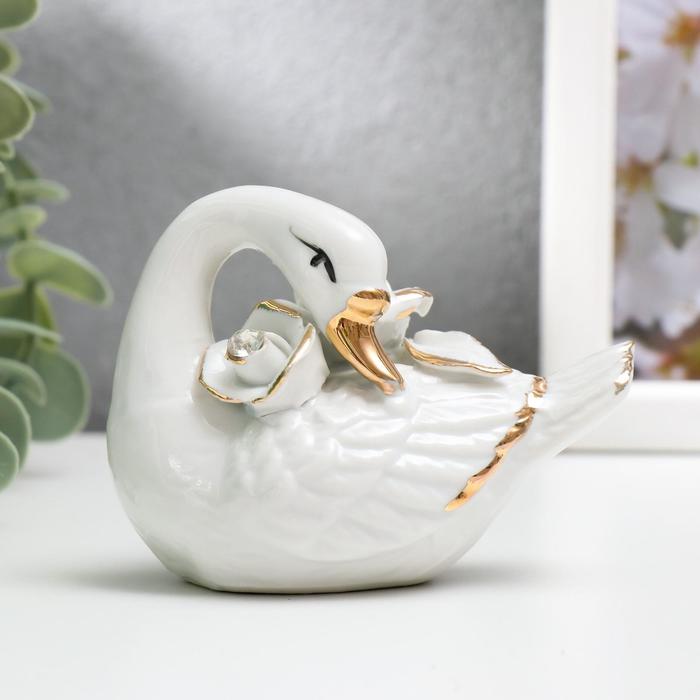 Фигурка "Лебедь с букетом роз" со стразами