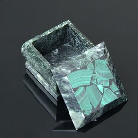 

Шкатулка, 5х5х3,5 см, змеевик, малахит