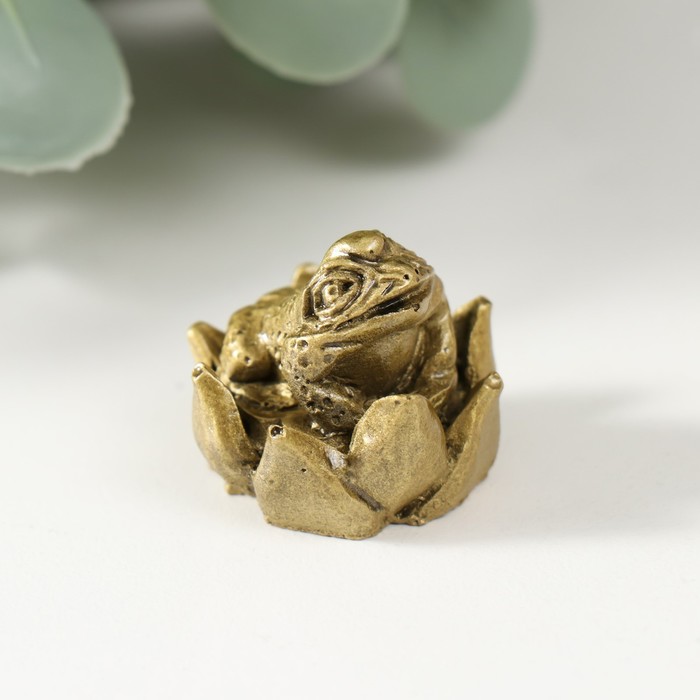 Нэцке полистоун бронза Маленькая жаба в лотосе 2,5х2,5х2,5 см
