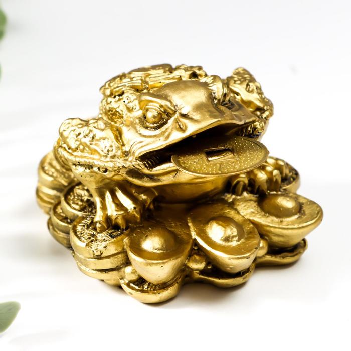 Нэцке полистоун бронза Денежная жаба инь-ян со слитками золота 4,8х6,5х8,5 см