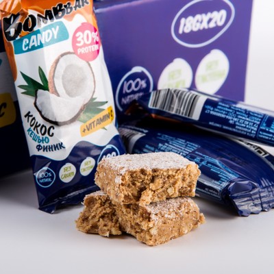 Протеиновая конфета BOMBBAR, кокос/кешью/финик, 18 г