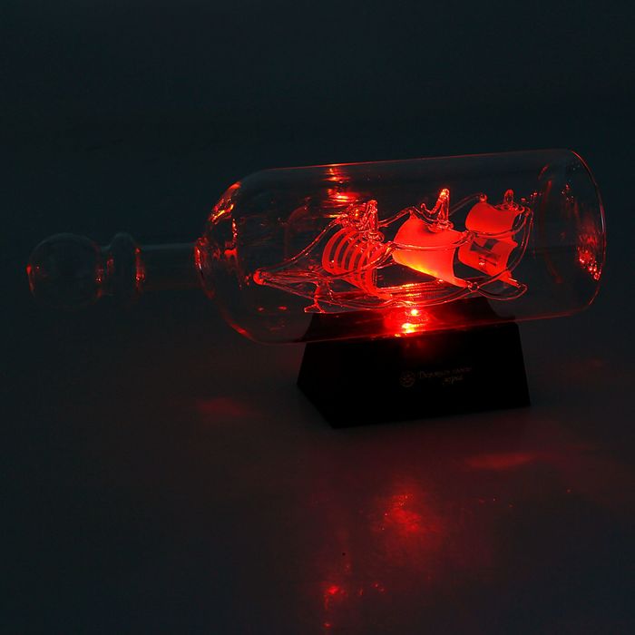 Корабль сувенирный в бутылке с белыми парусами «Держись своего курса», 10 х 26 х 8 см