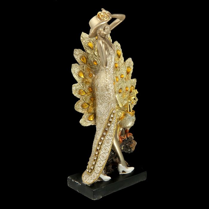 Сувенир "Девушка и павлин"