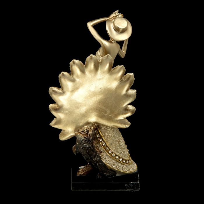 Сувенир "Девушка и павлин"