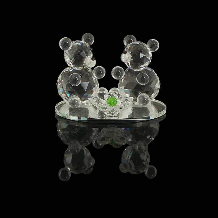 Сувенир "Мишки с ромашкой на зеркальной полянке"