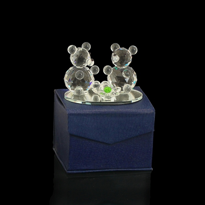 Сувенир "Мишки с ромашкой на зеркальной полянке"