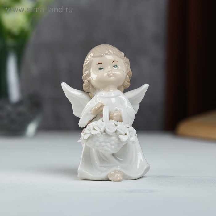 Ангелочки и эльфы Сувенир керамика Ангел-малыш в белом платье с корзиной цветов 11,5х6,5х7,5 см