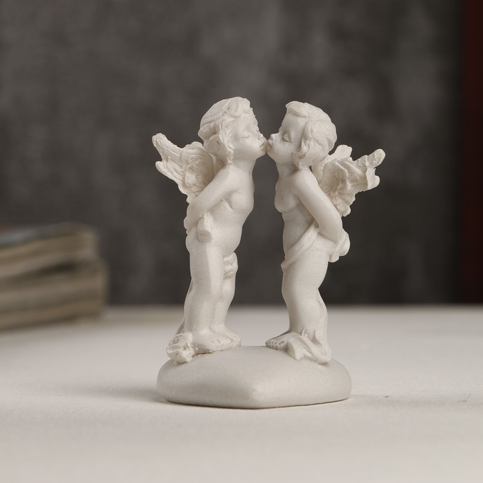 Сувенир полистоун Белоснежные ангелы - первый поцелуй 6,2х4х3,6 см