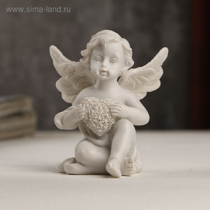 Сувенир полистоун Белоснежный ангел с цветочным сердцем 7х5,5х5 см