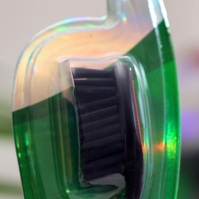 

Зубная щётка Vilsen brush «Чёрная принцесса», средней жёсткости, цвет микс