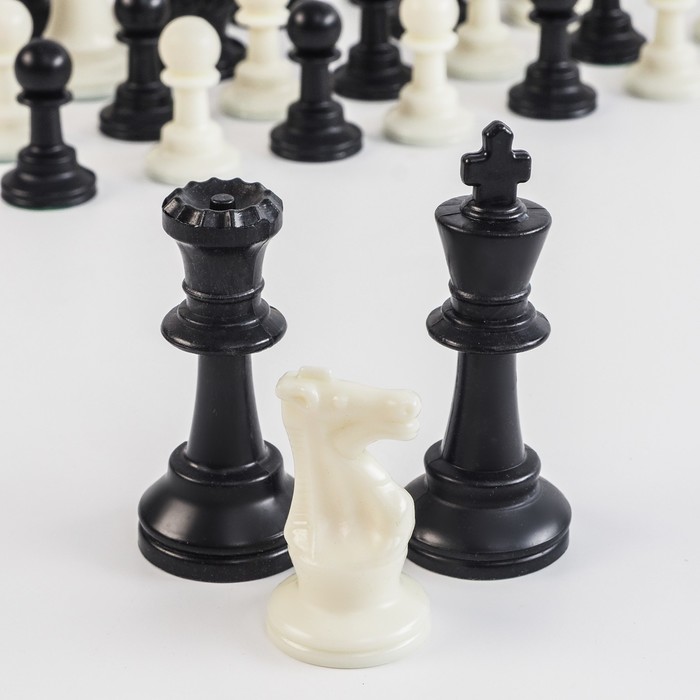 Фигуры шахматные пластиковые  (король h=7.5 см, пешка 3.5 см)