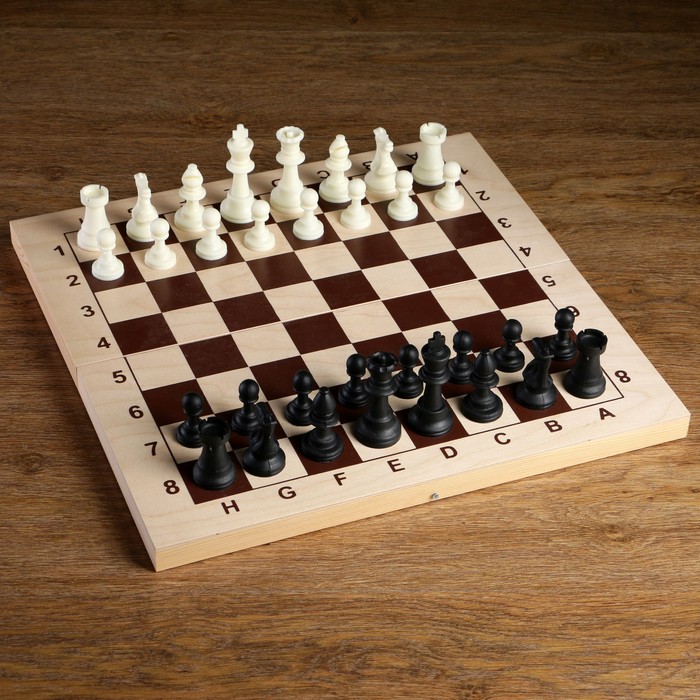 Шахматные фигуры, пластик, король h=9 см, пешка h=4.1 см