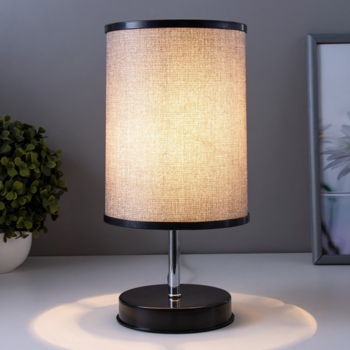фото Лампа настольная "авейро" 1х40вт е27 черный 14х14х30 см risalux