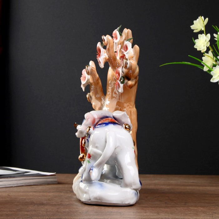 Нэцкэ "Слон и жаба под денежным деревом"