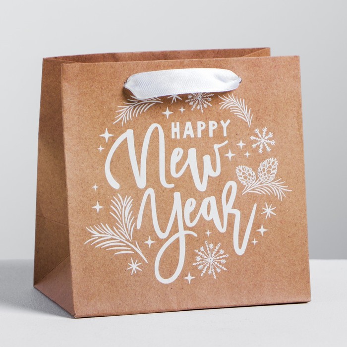 Пакет крафтовый квадратный «Новогодний подарок», 14 × 14 × 9 см
