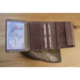 

Бумажник KLONDIKE Jamie, натуральная кожа в коричневом цвете, 9×10,5 см