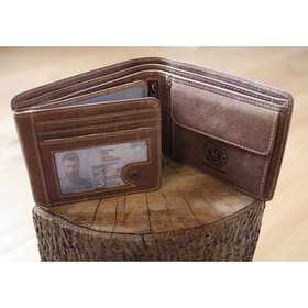 

Бумажник KLONDIKE Rob, натуральная кожа в коричневом цвете, 12,5×10 см
