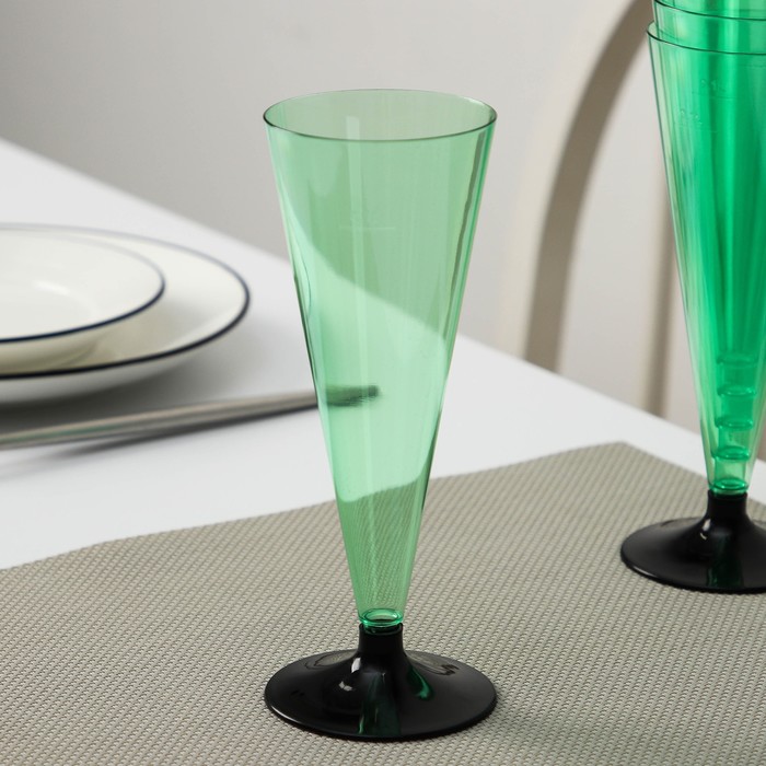 Фужер одноразовый для шампанского «Конус», 150-180 мл, с чёрной ножкой, цвет зелёный