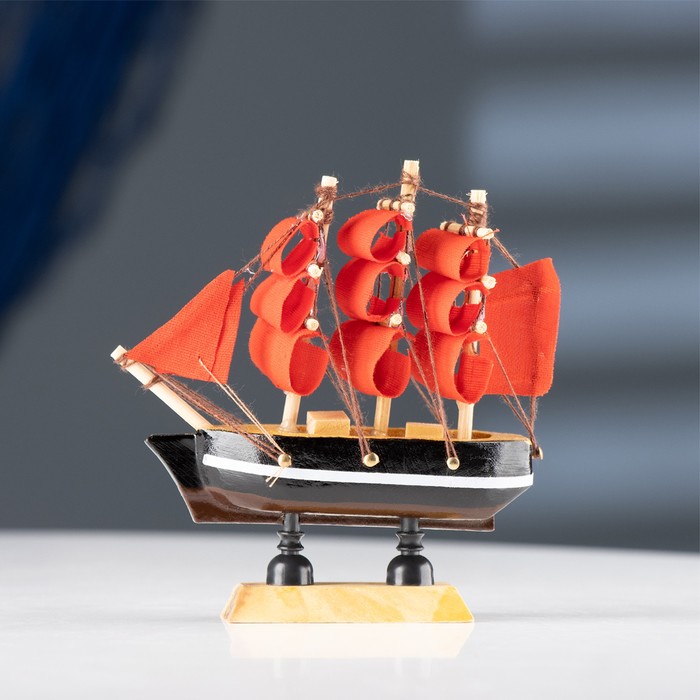 Корабль сувенирный малый Марианна, борта с белой полосой, паруса алые, 31010 см
