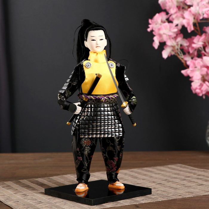 Кукла коллекционная "Китайский гвардеец в серебристых доспехах с мечом" 31х12,5х12,5 см