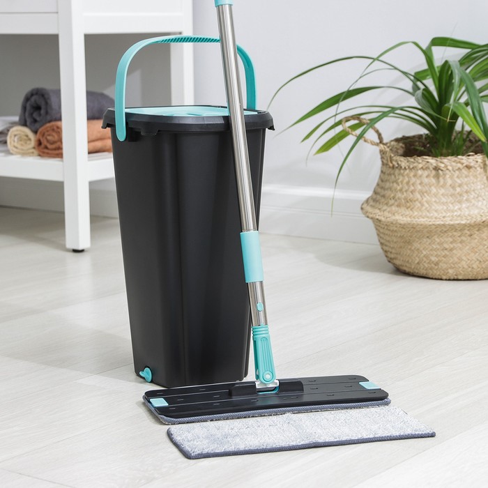 фото Набор для уборки: ведро с отсеками для полоскания и отжима 9,5 л, швабра плоская, запасная насадка из микрофибры