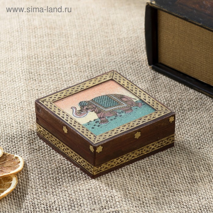

Шкатулка "Слоник" дерево,текстиль,песок,стекло,металл 8,5х8,5х4 см