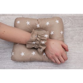 

Подушка для кормления и сна Baby joy, размер 26 × 28 см, принт звездочка, цвет кофейный