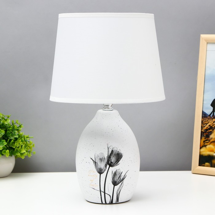 фото Лампа настольная "цветы" 1xe14 40вт белый 20х20х31 см. risalux