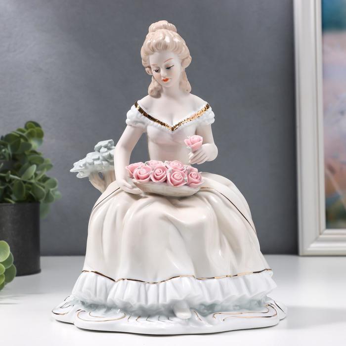 Сувенир керамика Дама в бальном платье с тарелкой с розами 22х17х13 см