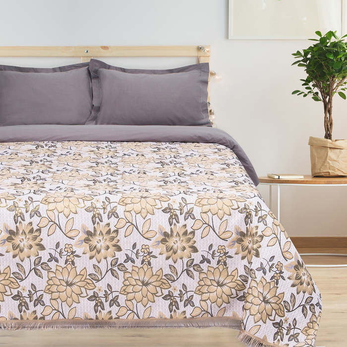 

Покрывало гобеленовое Этель «Роскошь» с бахромой, бежевый, 240х200см, п/э 80%, хл 20% (450 г/м2)