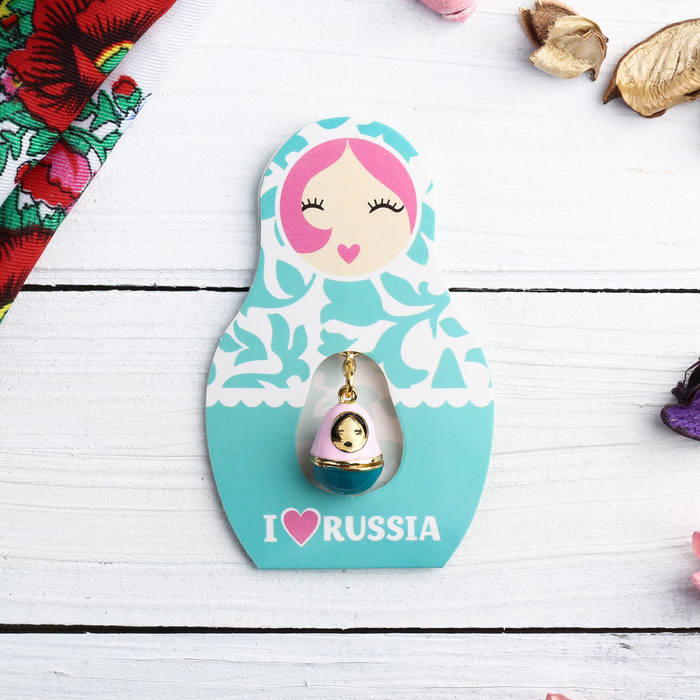 Подвеска-матрёшка на открытке I love Russia