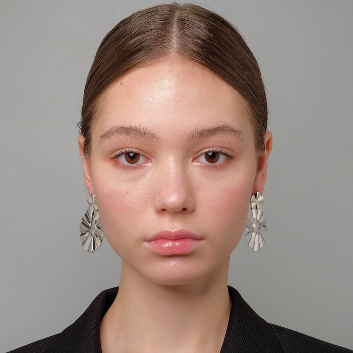 Серьги металл "Атмосфера" планета и спутник, цвет серебро 4505153