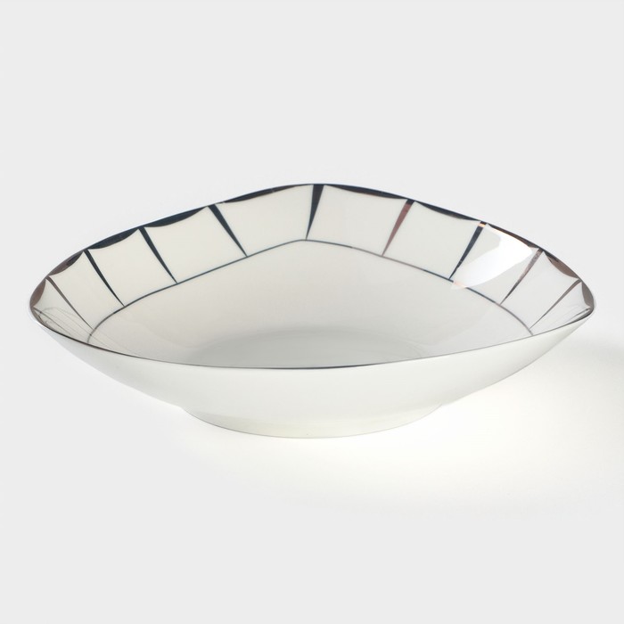 Тарелка фарфоровая сервировочная «Аврора», 500 мл, d=19 см, цвет белый тарелка фарфоровая суповая аврора 600 мл d 18 см цвет белый