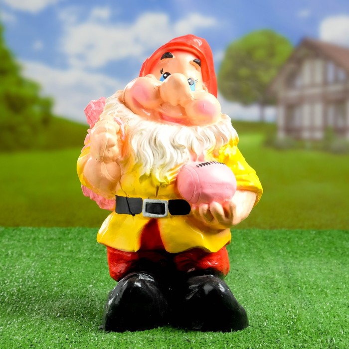 Садовая фигура "Гном с мячами" красные штаны