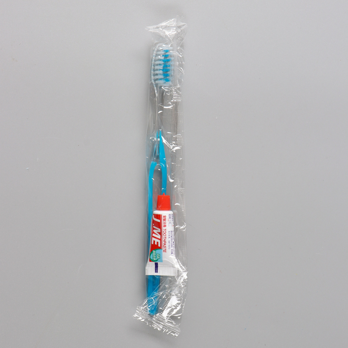 Зубной набор в пакете: зубная щетка 18 см + зубная паста 3 гр.