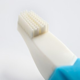 

Детская зубная щетка, прорезыватель - массажер «Бананчик», силиконовая, цвет голубой