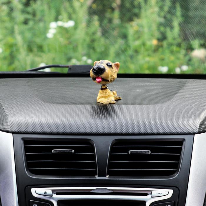 Собака на панель авто, качающая головой, СП10