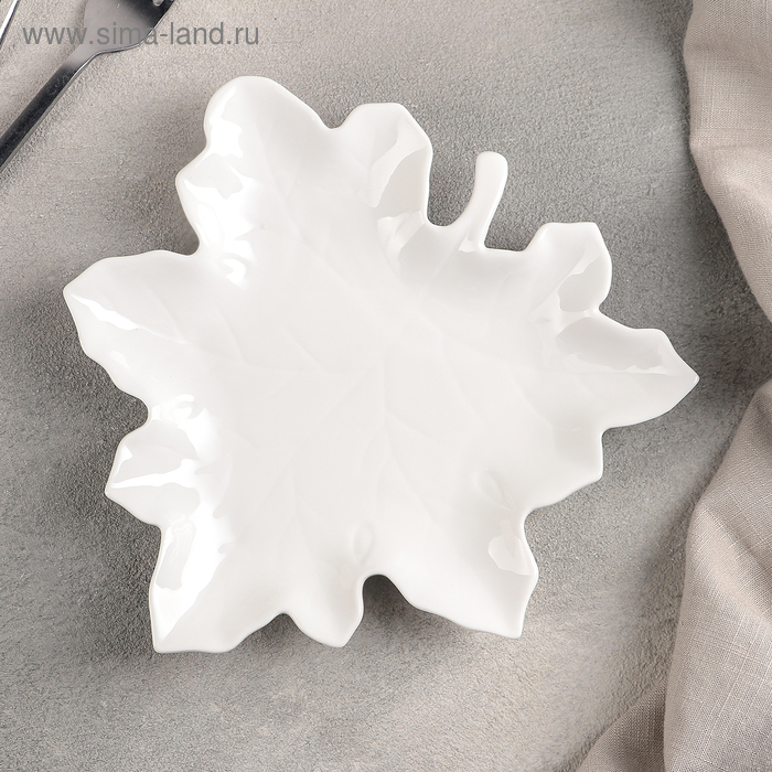 Блюдо керамическое сервировочное «Кленовый лист», 18×19 см, цвет белый блюдо сервировочное маршмеллоу кленовый лист 36х30 см фарфор