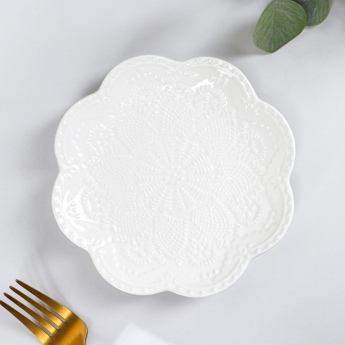 Тарелка фарфоровая десертная Доляна «Сьюзен», d=15,5 см, цвет белый тарелка фарфоровая квадратная доляна сьюзен d 20 см цвет белый
