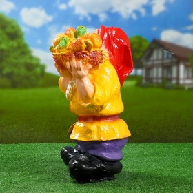 

Садовая фигура "Гном с овощами" 36,5х25см