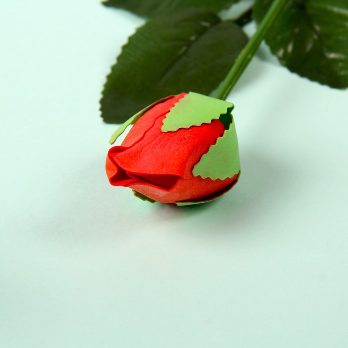 Мыльные лепестки "Роза в подарок", цвет красный