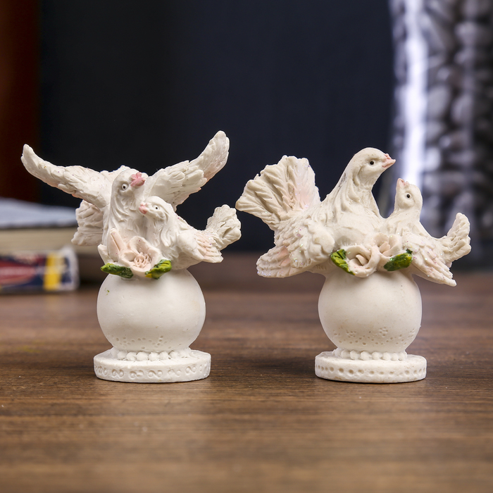 Фигурка "2 голубя на шаре"